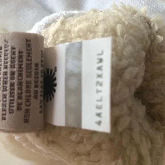 UGG Faux Fur Mittens. NWT. Size: Small/Medium